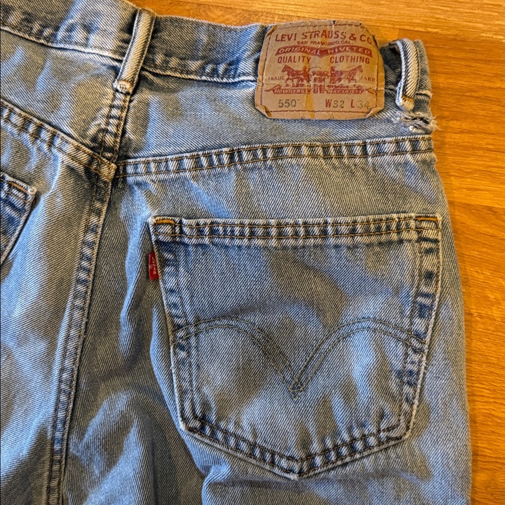Levi's 550 Relaxed Fit Jeans in Classic Blue 32 X 34 distressed denim red tag